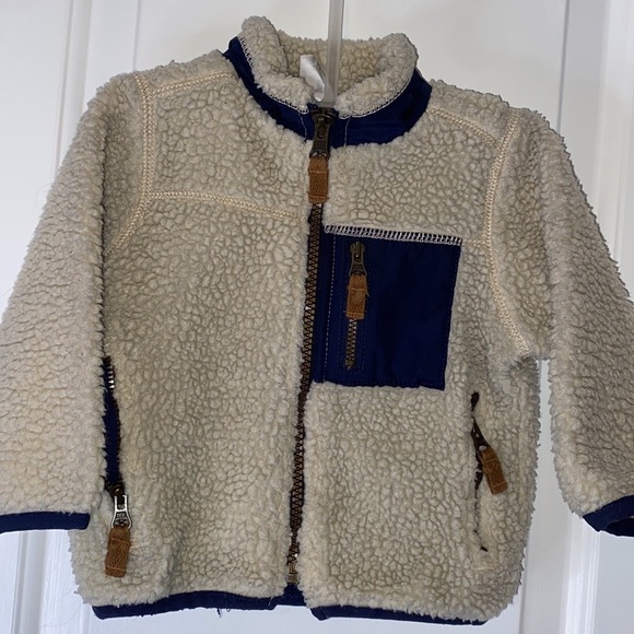 Carter’s sherpa sweater size 9months - Picture 4 of 7